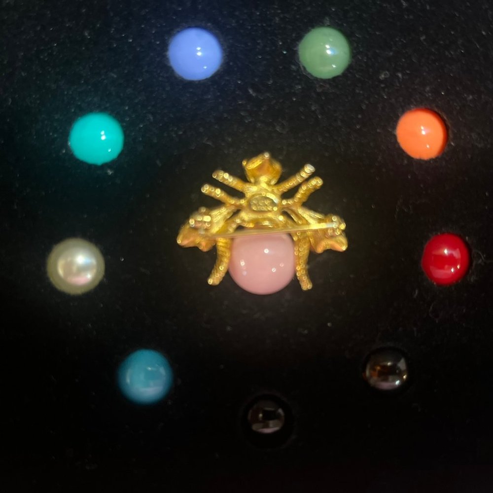 Joan Rivers 10 Color Goldtone Changeable Baby Bee Pin - Picture 2 of 4